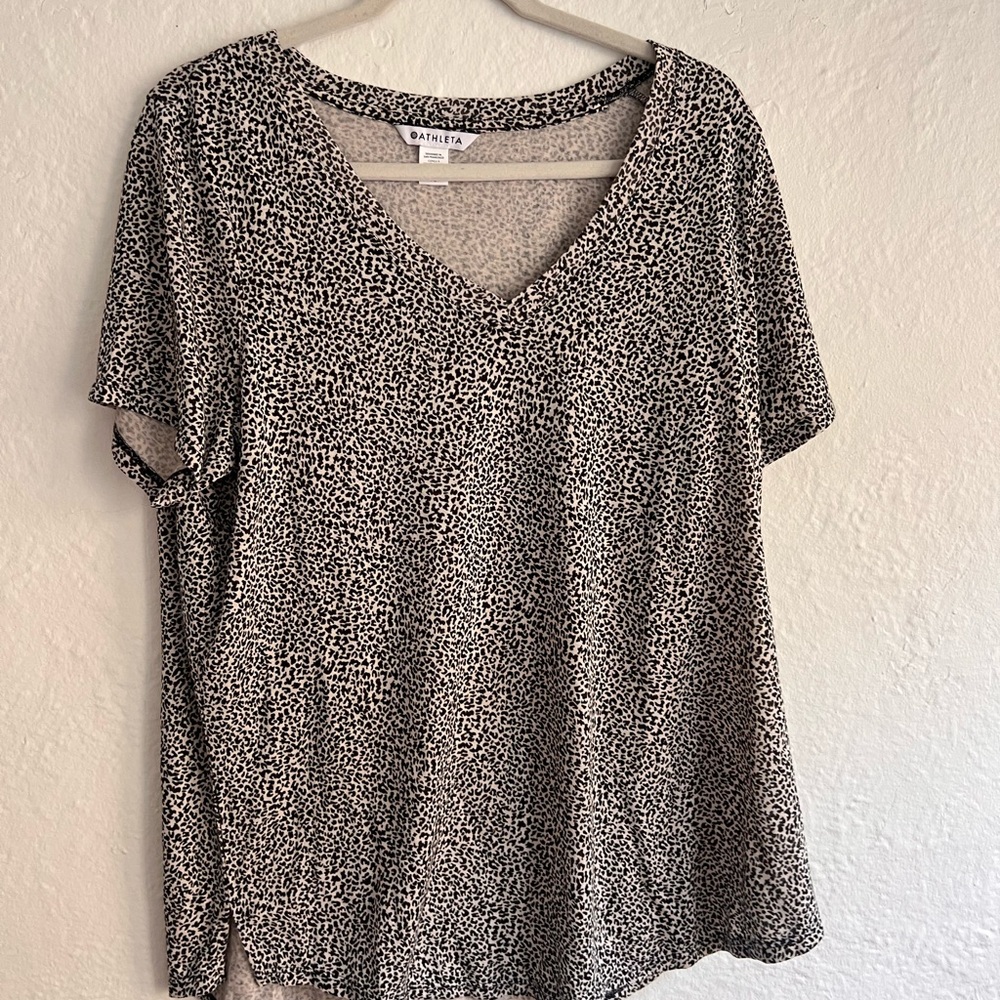 Athleta Black & White V‑Neck Short Sleeve Tee